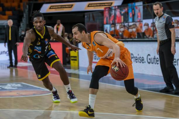 并在青训中 并在青训中