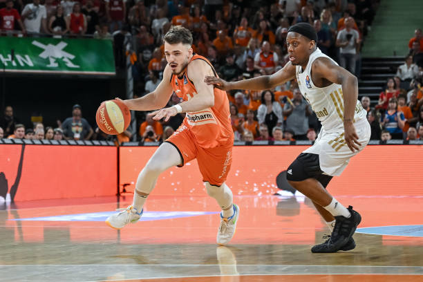 他们会根据 他们会根据